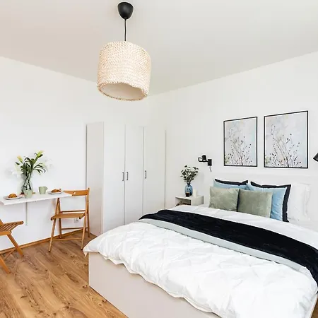 Apartamento Airport Hynka By Arrenda *