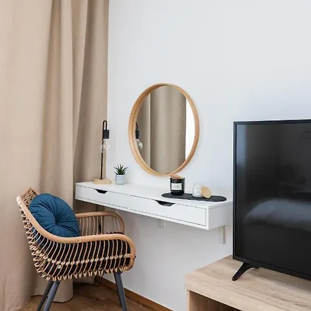 Airport Hynka By Arrenda Apartment